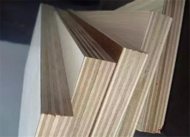 左右手家居安裝師傅告訴你，做衣柜應(yīng)該用什么板材？