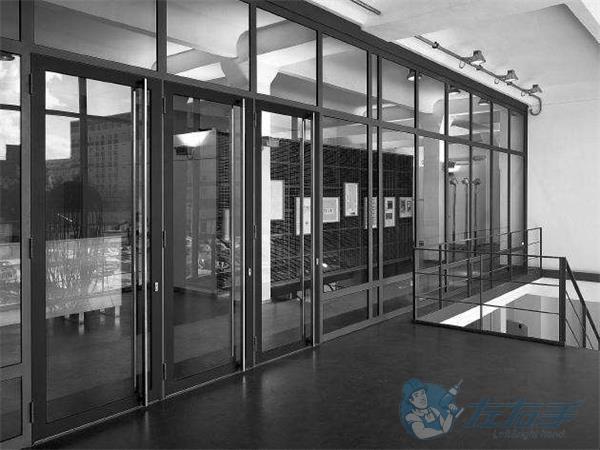 玻璃門(mén)窗安裝常見(jiàn)問(wèn)題與解決方案