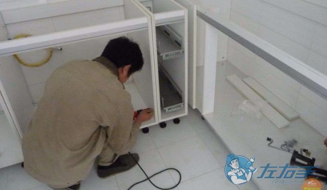 櫥柜上門維修如何收費(fèi)，櫥柜師傅上門維修報價