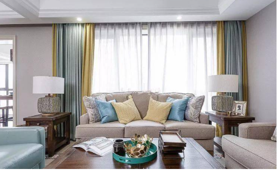 【家居窗簾布藝加盟】家庭輕奢風(fēng)格窗簾，家居布藝的軟裝搭配技巧